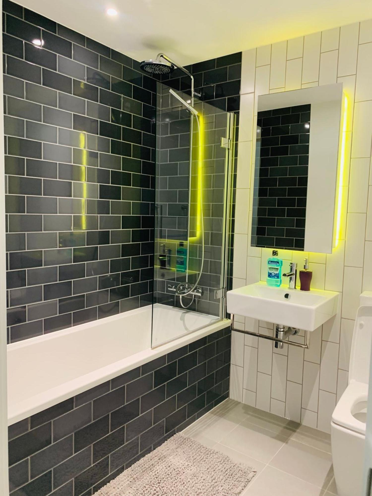 Lush Living - Double Room With Private Bathroom 伦敦 外观 照片