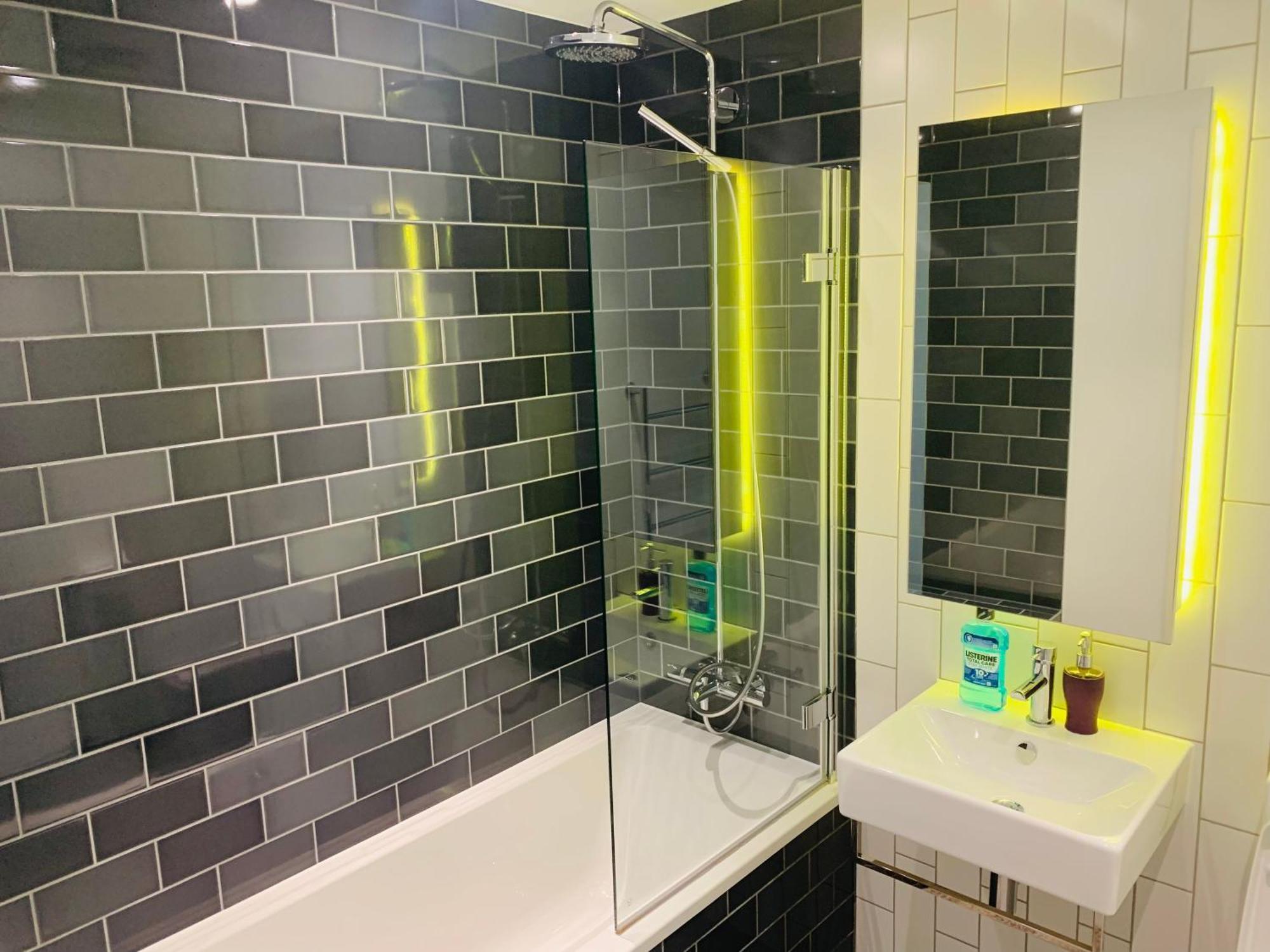 Lush Living - Double Room With Private Bathroom 伦敦 外观 照片